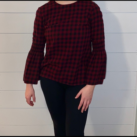 Bell-sleeved plaid long sleeved blouse - Picture 2 of 3